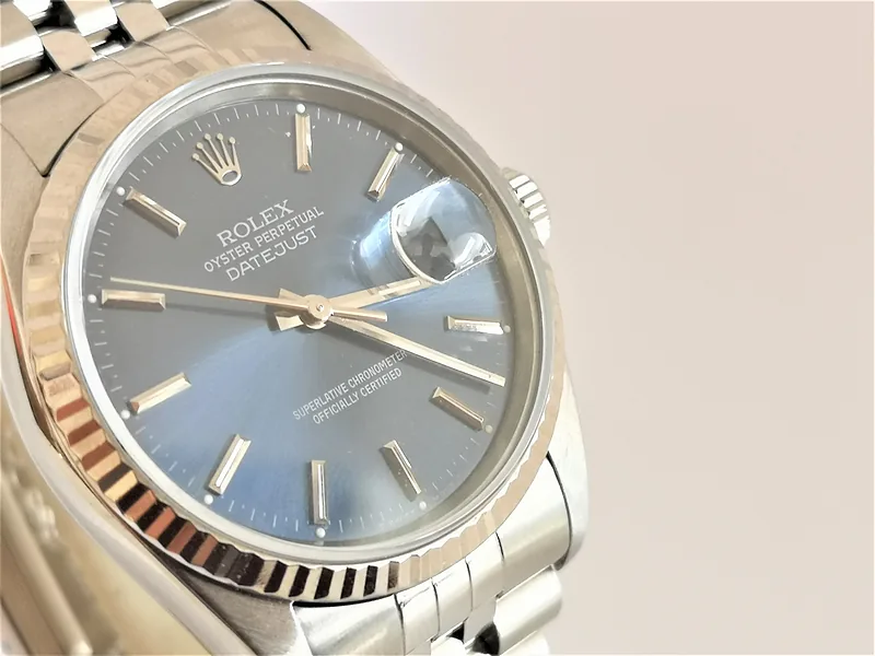 Rolex DateJust 36mm ref. 16220, blue with baton hour markers - side profile