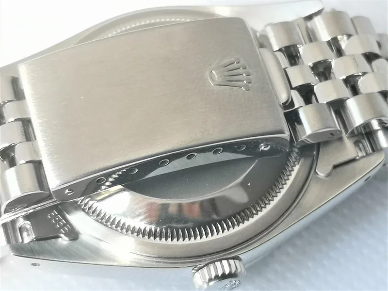 Rolex DateJust 36mm ref. 16220, blue with baton hour markers - side profile