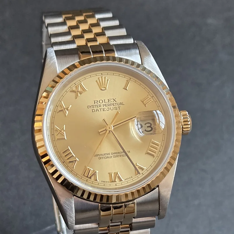 Rolex DateJust 36mm ref. 16233, champagne with gold roman numerals - clasp