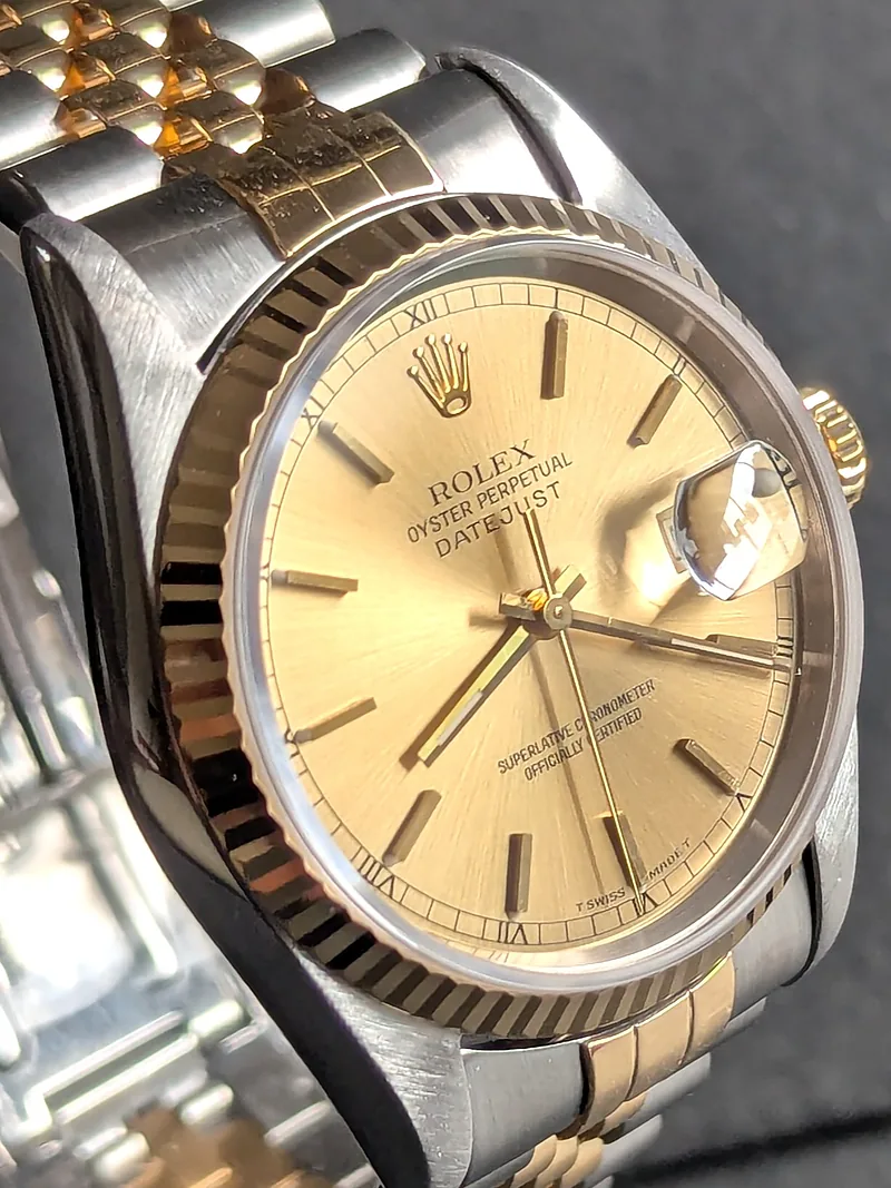 Pre-owned Rolex DateJust 36mm ref. 16233 1996, Champagne with gold baton hour markers