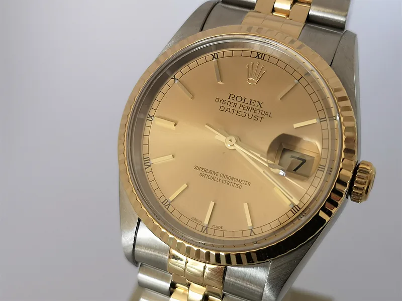 Rolex DateJust 36mm ref. 16233, champagne with gold baton hour markers - dial close-up