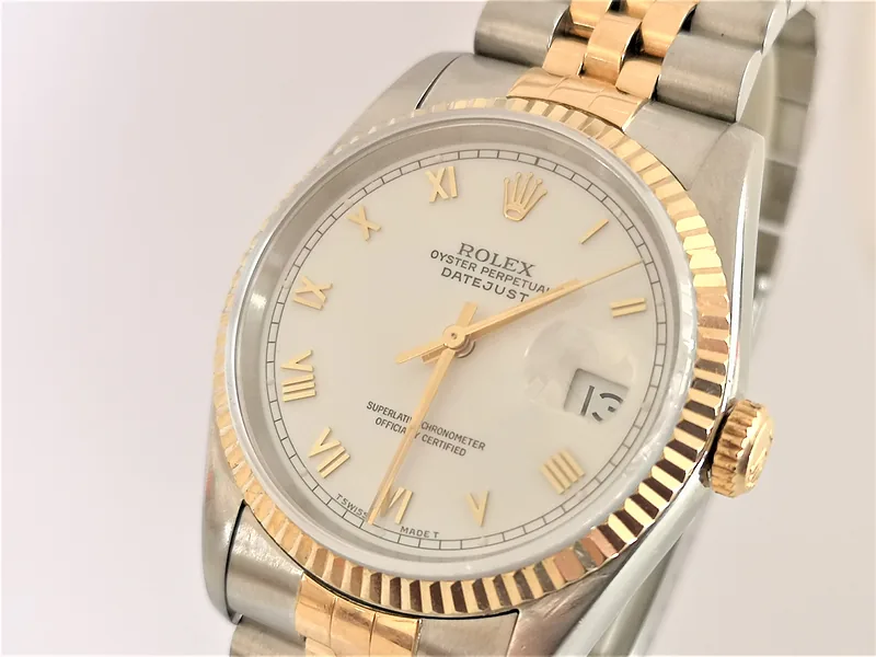 Rolex DateJust 36mm ref. 16233, white with roman numerals - dial close-up
