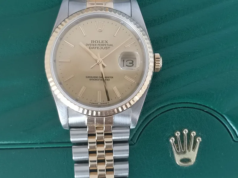 Rolex DateJust 36mm ref. 16233, champagne with gold baton hour markers - clasp