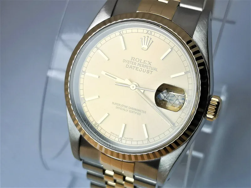 Rolex DateJust 36mm ref. 16233, champagne with gold baton hour markers - dial close-up