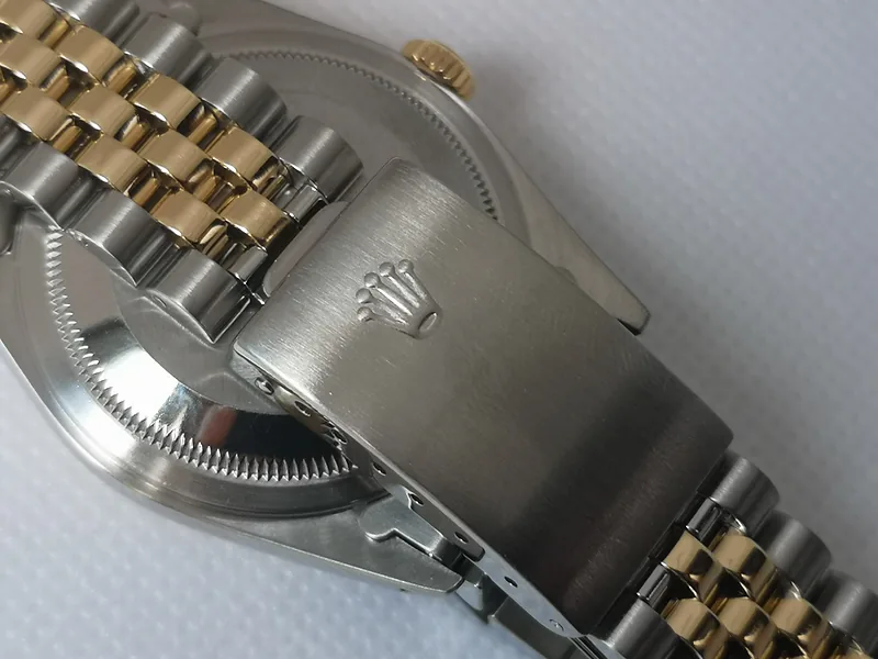 Rolex DateJust 36mm ref. 16233, champagne with gold baton hour markers - bracelet