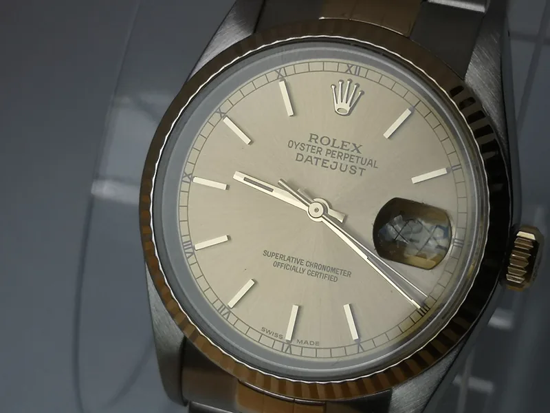Rolex DateJust 36mm ref. 16233, champagne with gold baton hour markers - clasp