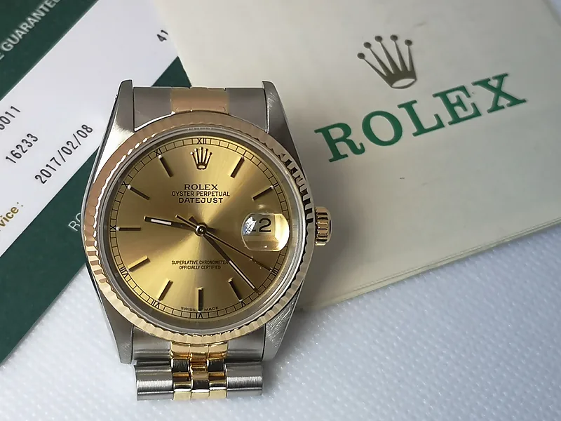 Rolex DateJust 36mm ref. 16233, champagne with gold baton hour markers - additional view