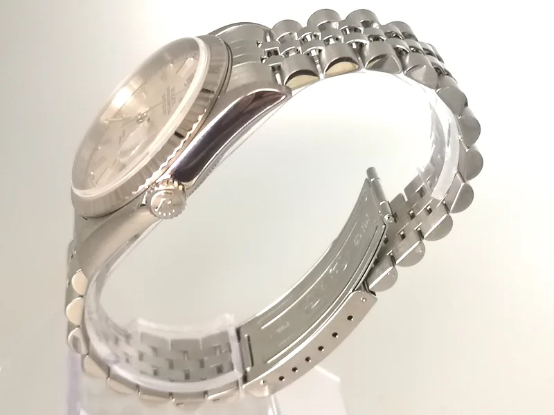 Rolex DateJust 36mm ref. 16234, silver effect with baton hour markers - side profile