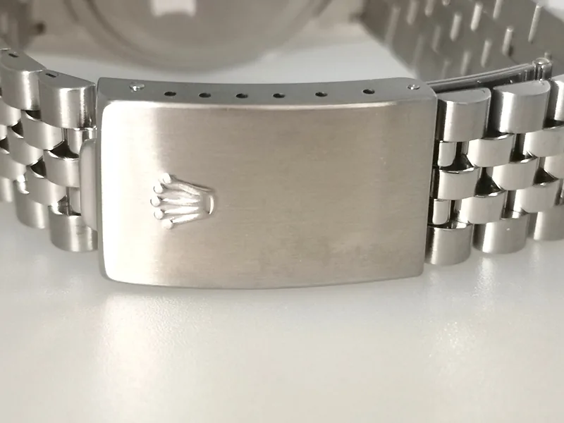 Rolex DateJust 36mm ref. 16234, silver effect with baton hour markers - crown and case