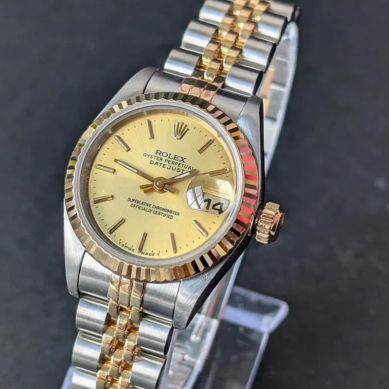 Rolex DateJust 26mm ref. 69173, champagne with gold baton hour markers - bracelet