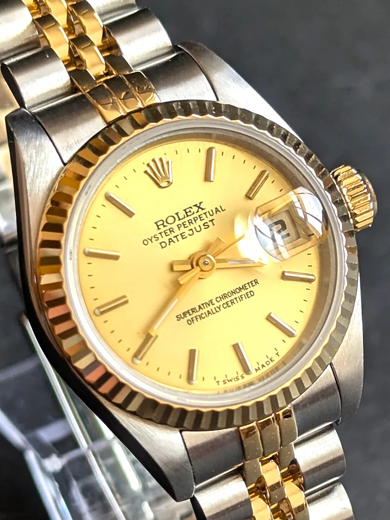 Pre-owned Rolex DateJust 26mm ref. 69173 1996, Champagne with gold baton hour markers
