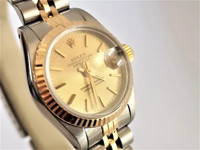 Rolex DateJust 26mm ref. 69173, classic champagne with gold baton hour markers - dial close-up
