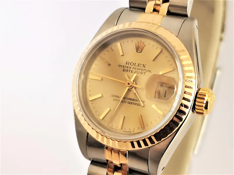 Rolex DateJust 26mm ref. 69173, classic champagne with gold baton hour markers - side profile