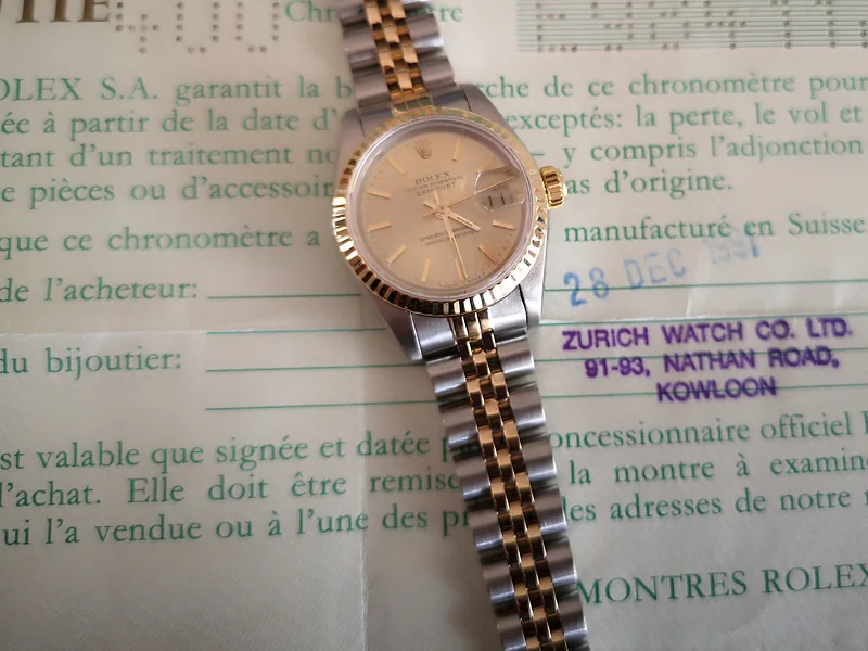 Rolex DateJust 26mm ref. 69173, classic champagne with gold baton hour markers - clasp
