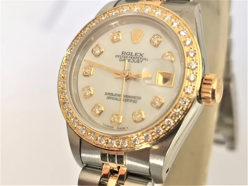 Rolex DateJust 26mm ref. 69173, custom mother of pearl with diamond dots - dial close-up