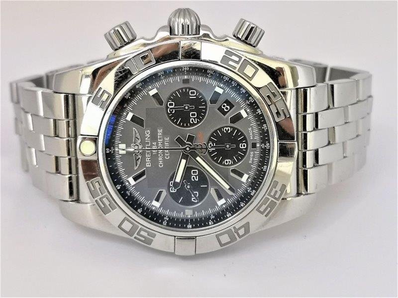 Breitling Chronomat44 ref. AB0110, grey - side profile