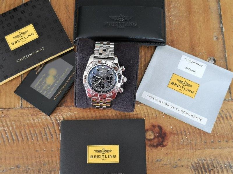 Breitling Chronomat44 ref. AB0110, grey - crown and case
