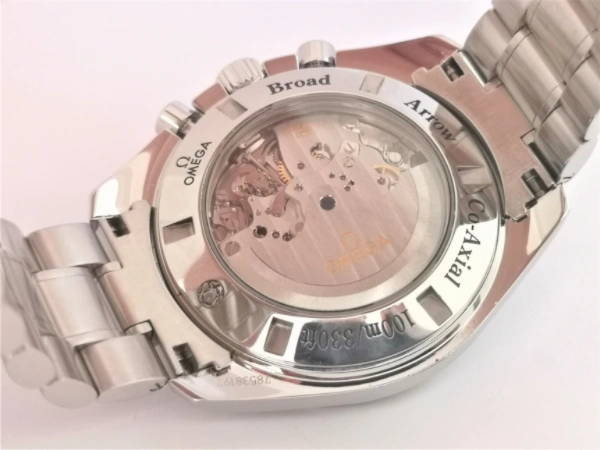 Omega Speedmaster Broad Arrow crown