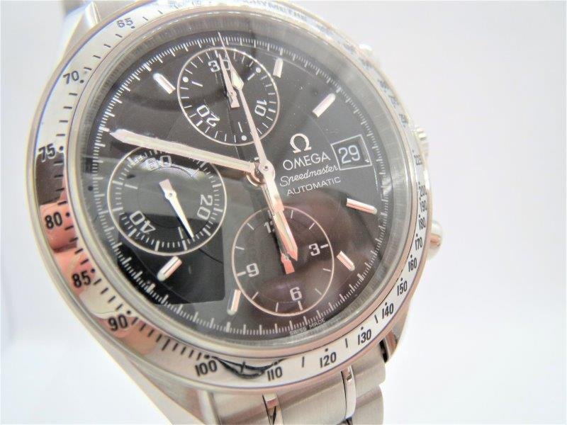 Omega Speedmaster Date ref. 35135000, black with white detailing and date - side profile