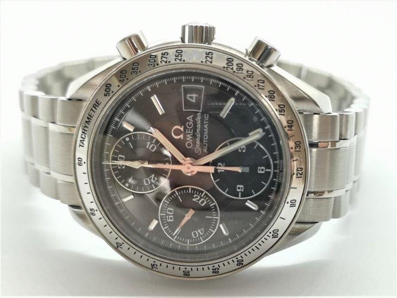 Omega Speedmaster Date ref. 35135000, black with white detailing and date - side profile