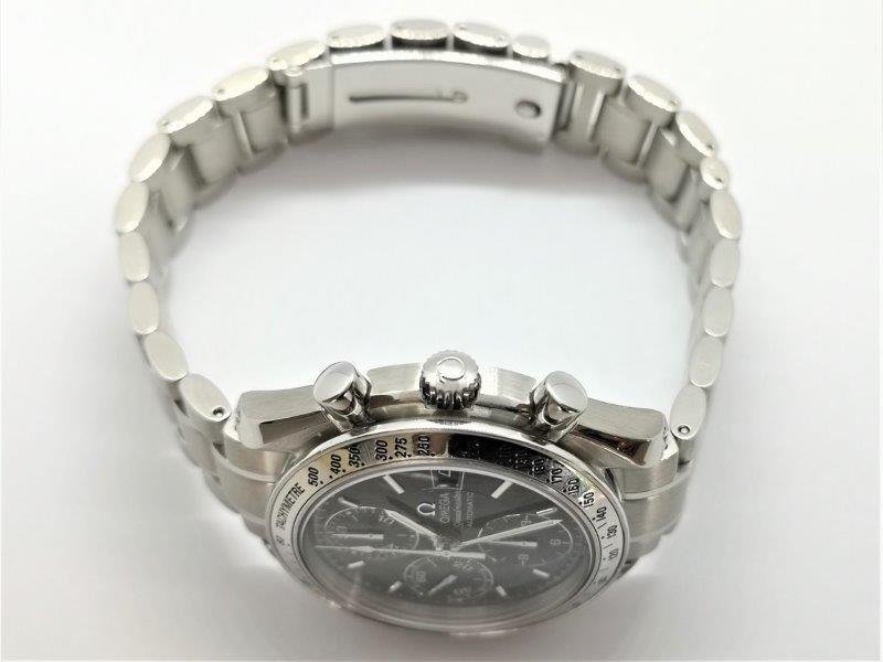 Omega Speedmaster Date ref. 35135000, black with white detailing and date - bracelet