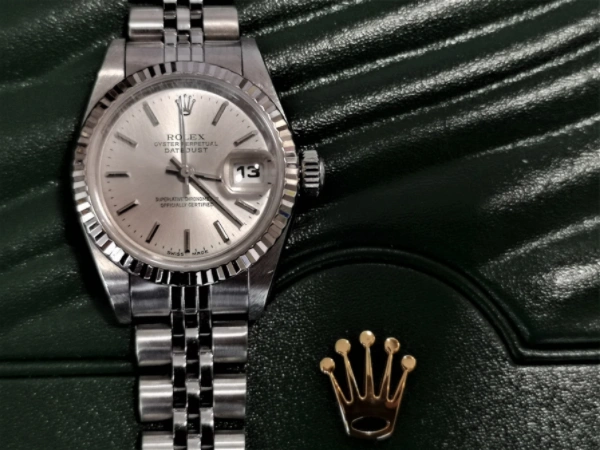 Steel ladies Rolex Date crown