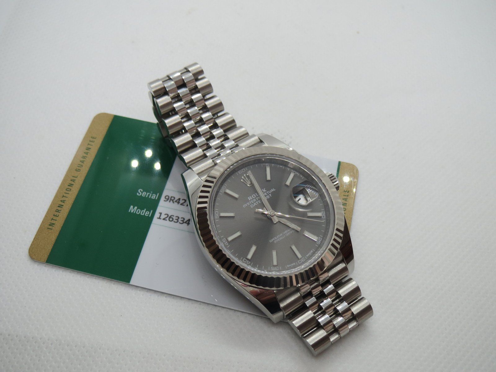 ROLEX DATEJUST ref. 126234, rhodium with baton hour markers - side profile