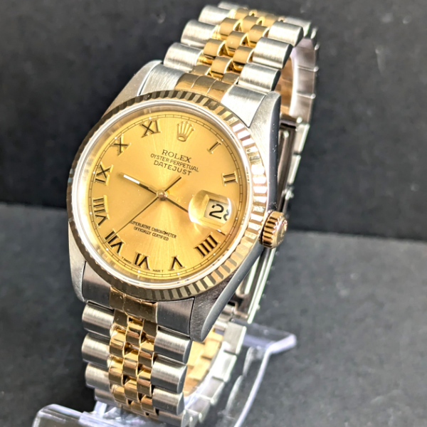 Champagne roman dial Rolex DateJust  crown