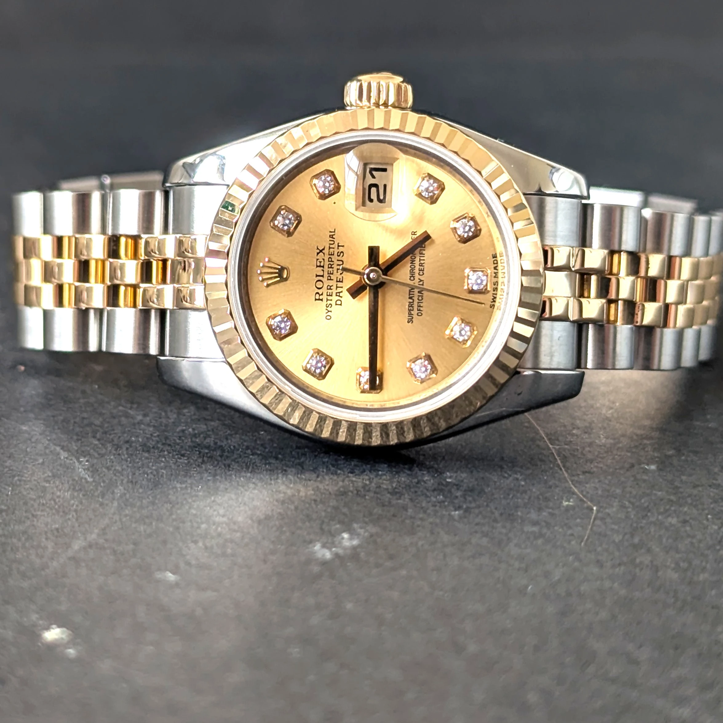 Concealed clasp lady-datejust  crown