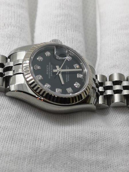 Stand out in this Diamond dot black dial Rolex Datejust crown