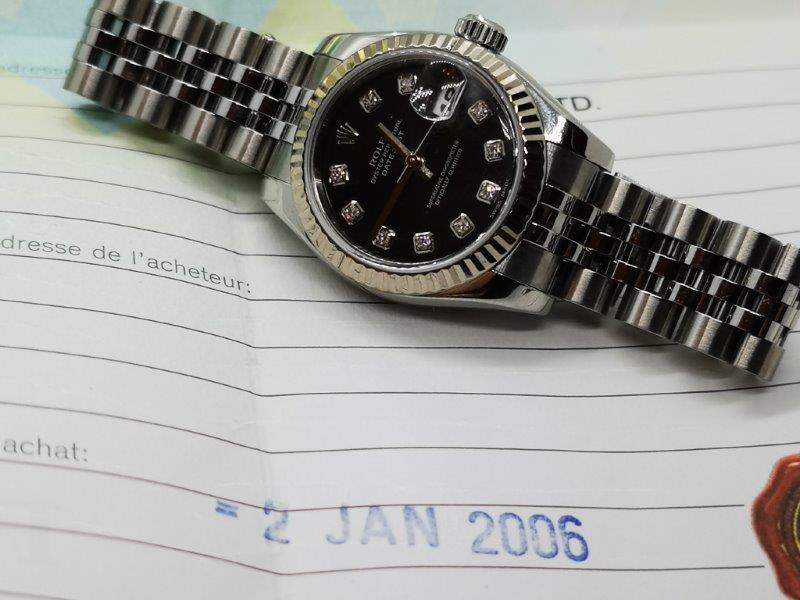 Stand out in this Diamond dot black dial Rolex Datejust clasp