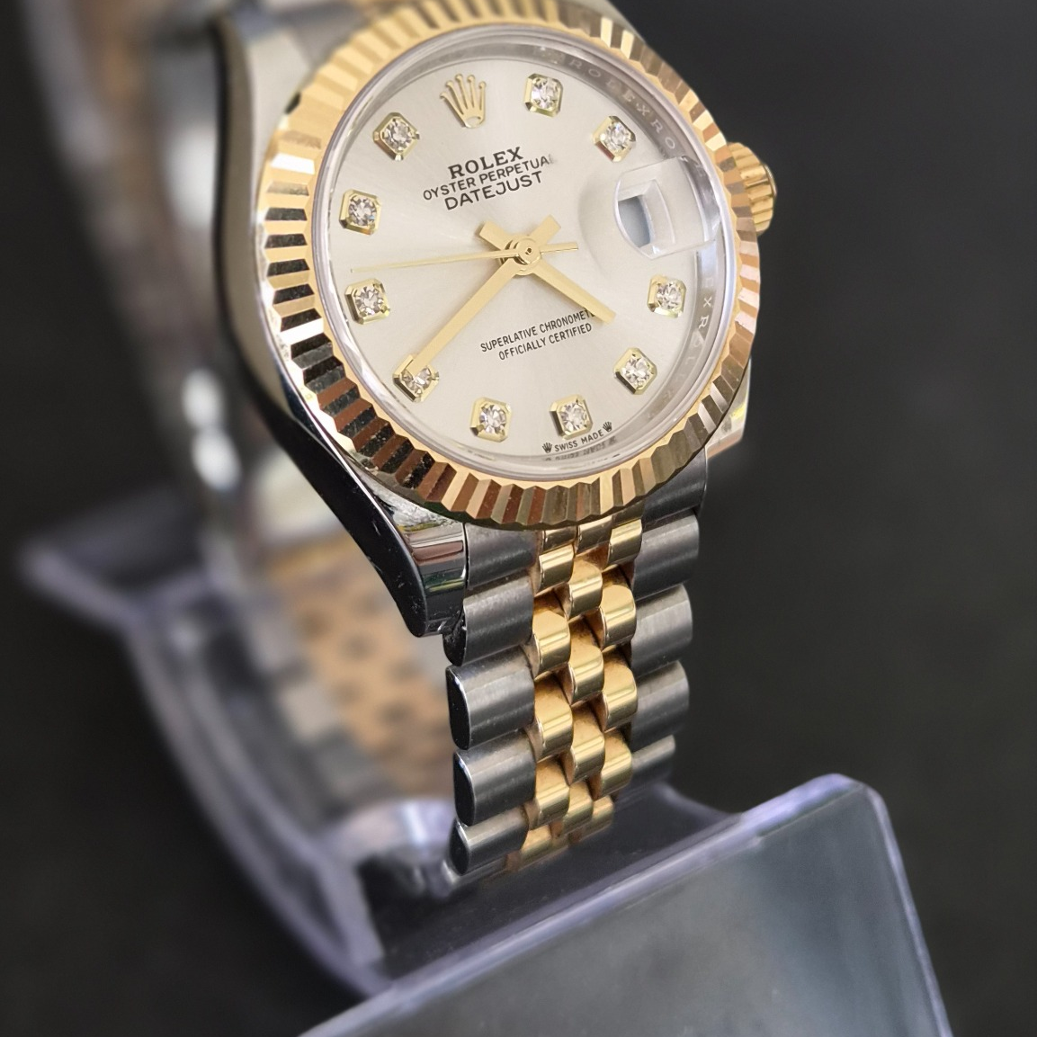 Rolex DateJust 28mm ref. 279173, original silver diamond dot dial - bezel