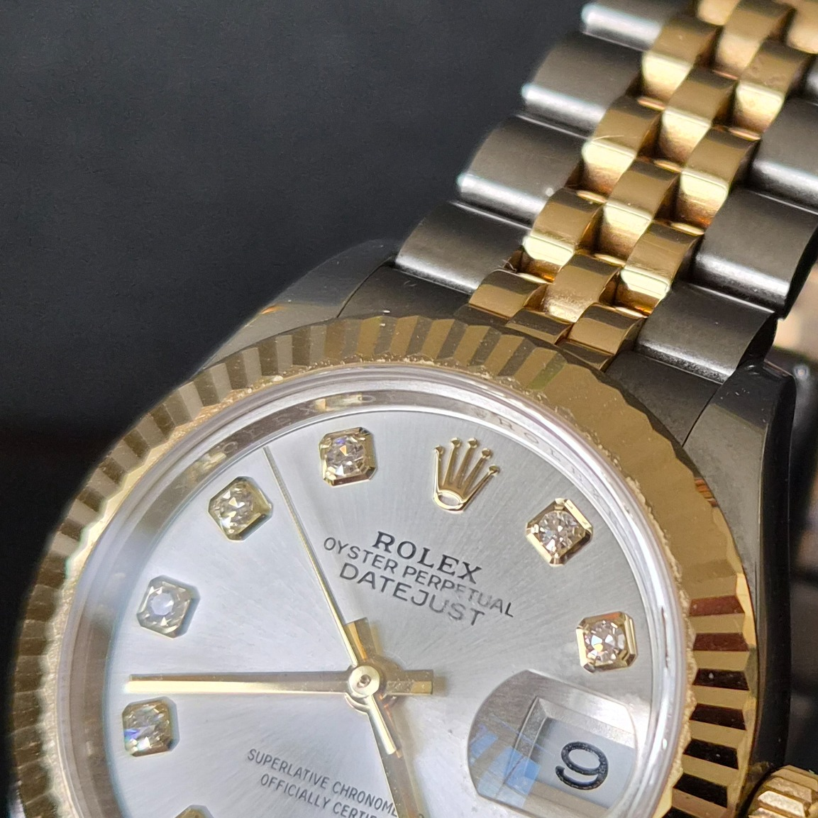 Rolex DateJust 28mm ref. 279173, original silver diamond dot dial - dial close-up
