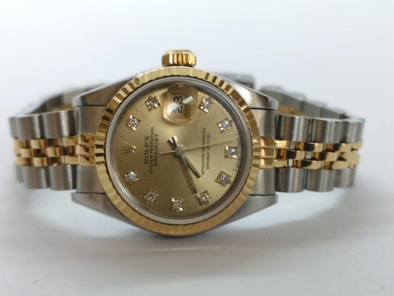 Champagne dial with diamond dot dial