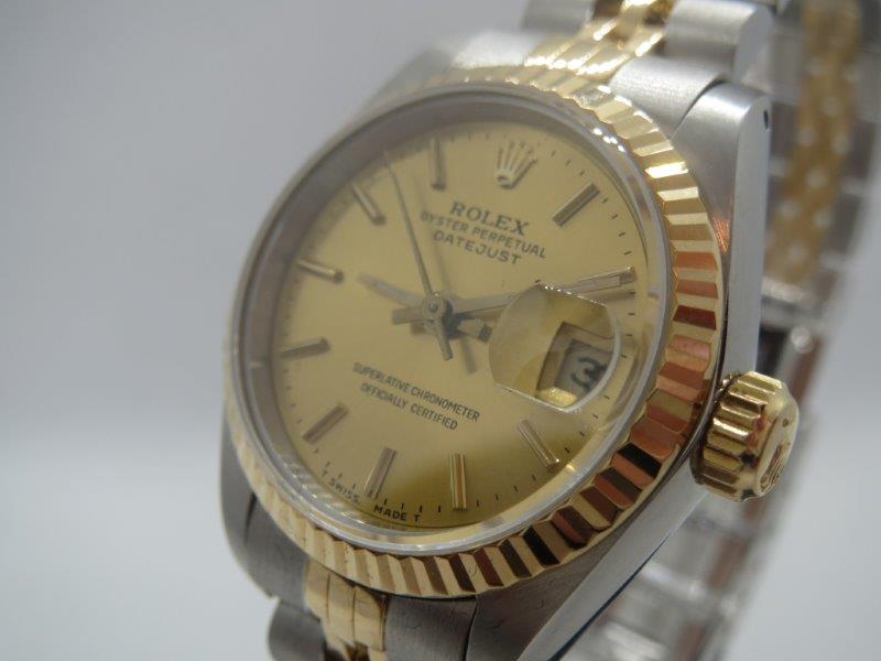 We love this 26mm ladies Datejust in Gold & Steel dial