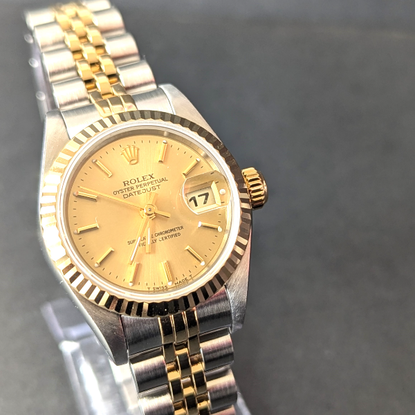 champagne dial rolex 26mm front