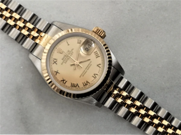 Champagne Roman dial lady DateJust front