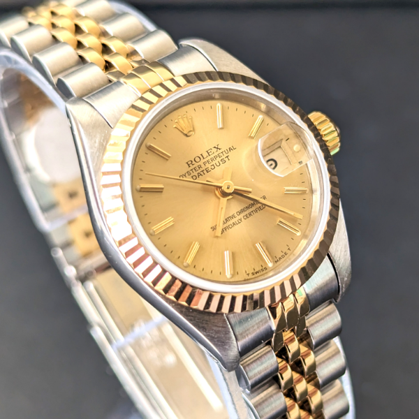 Classic Champagne dial datejust front