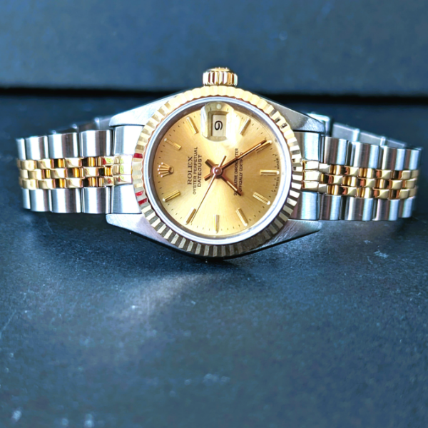 Classic Champagne dial datejust side