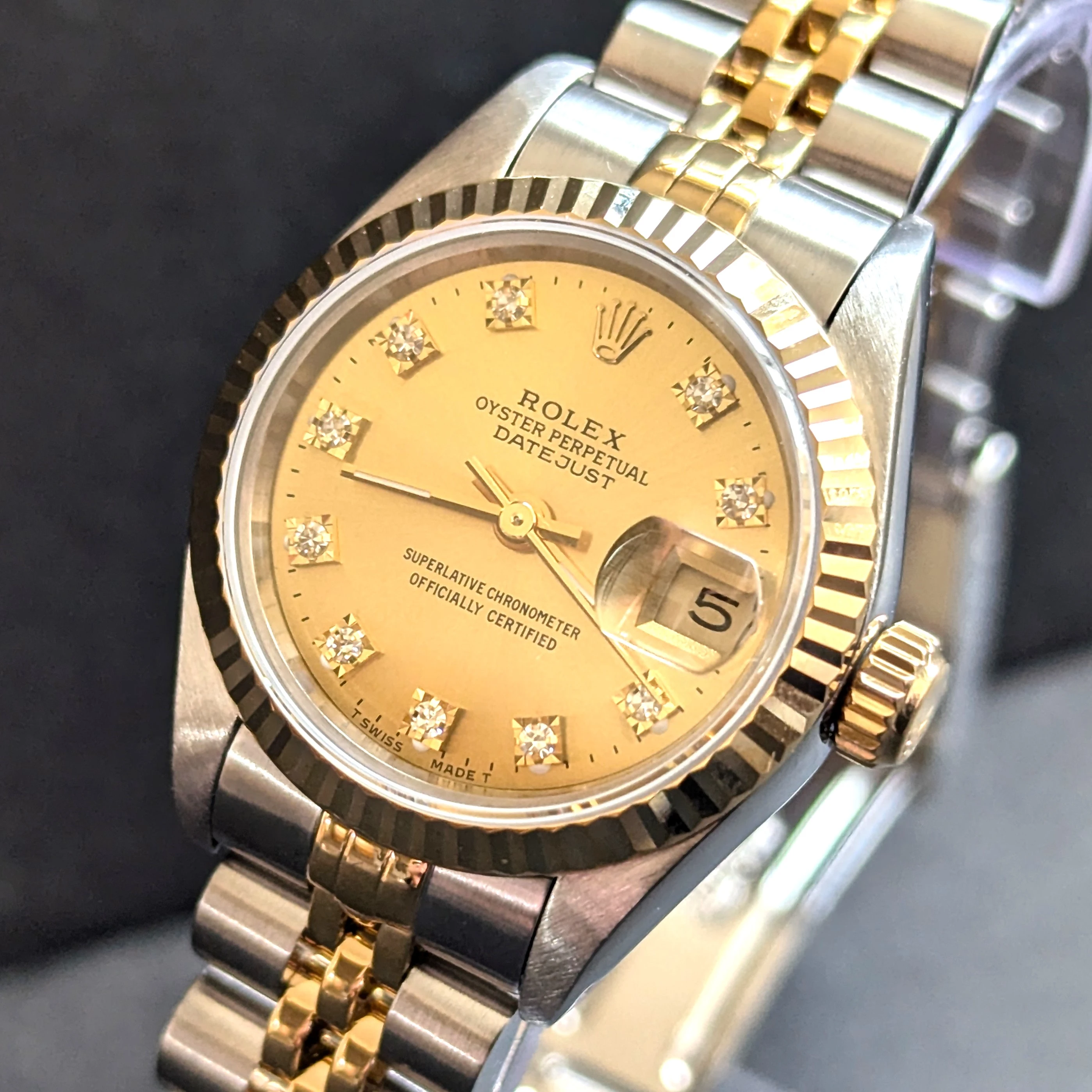 Vintage Diamond 26mm Rolex DateJust side