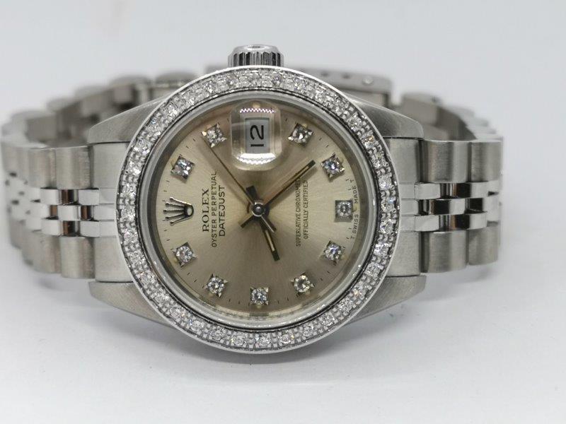 This 26mm ladies Datejust oozes class. front
