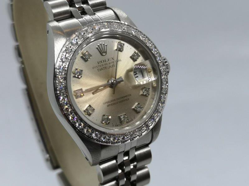 This 26mm ladies Datejust oozes class. dial