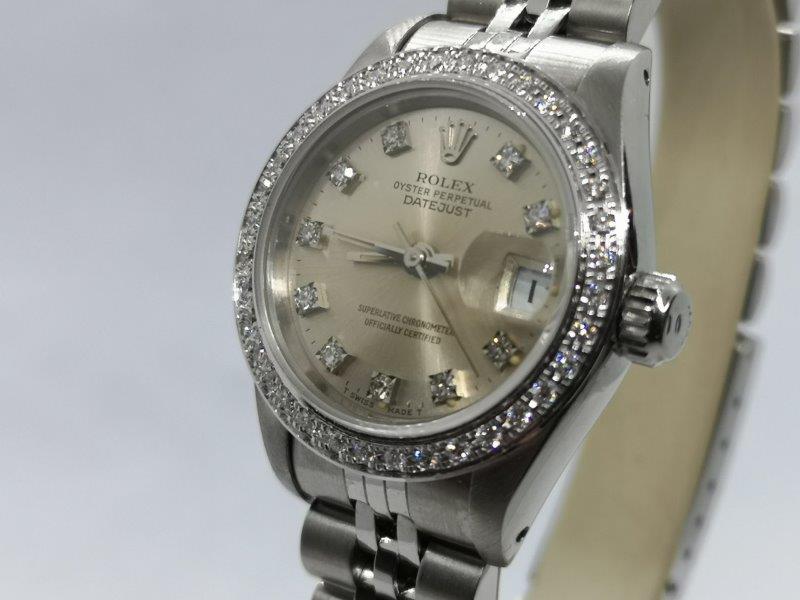 This 26mm ladies Datejust oozes class. side
