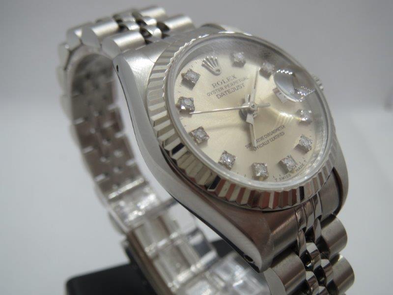 This 26mm ladies Datejust oozes class. front