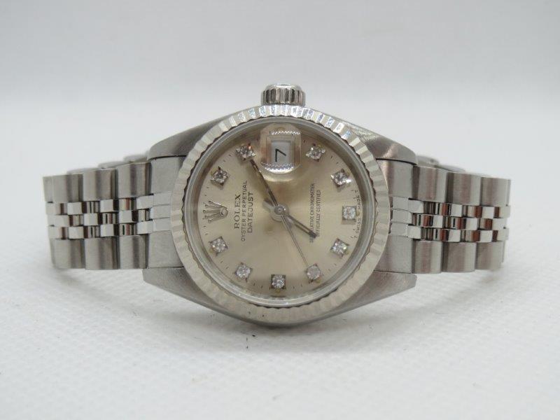 This 26mm ladies Datejust oozes class. dial