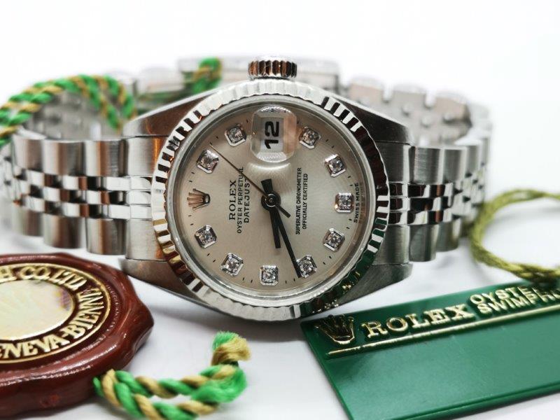 With original diamond dot dial this Rolex really dazzles