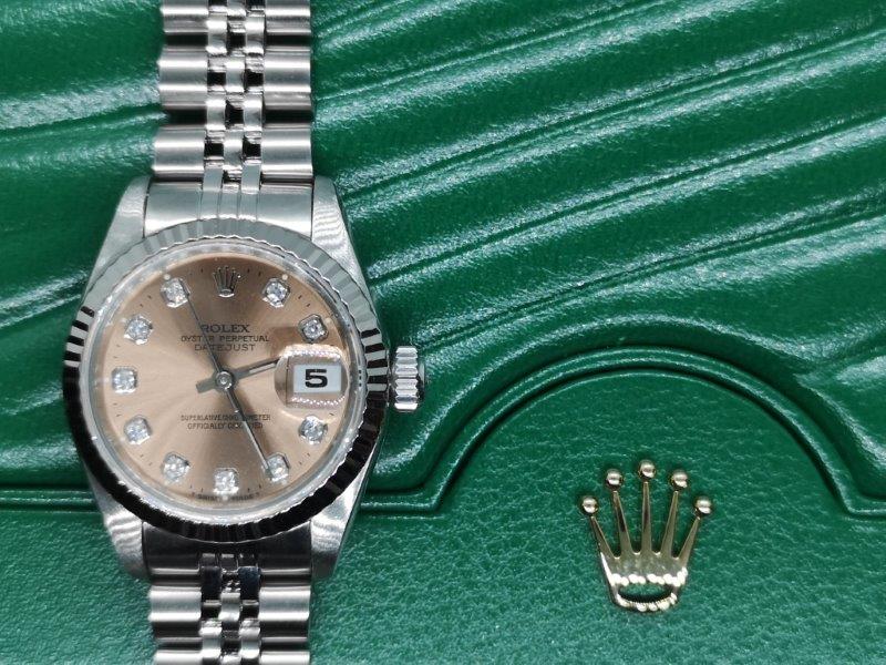 Ultimate feminity by Rolex-Pink dial with diamonds clasp