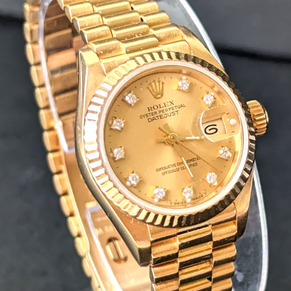 Diamond dial gold DateJust front