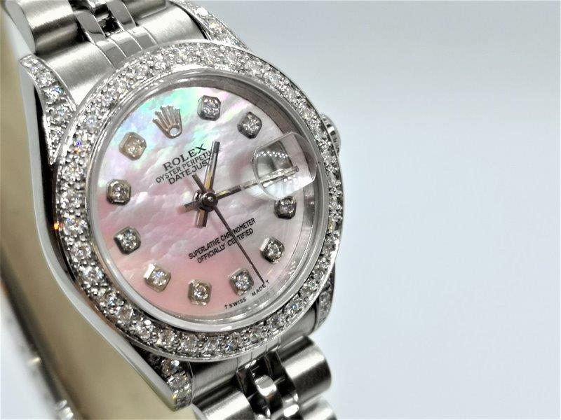 Pink mother of pearl diamond dial side