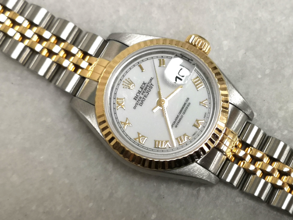 White Dial with Gold Numerals Datejust, front